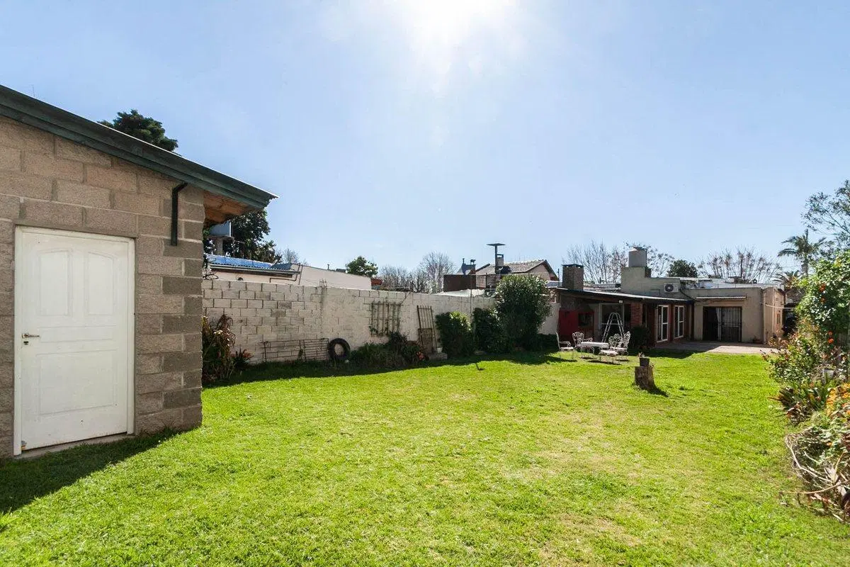 VENTA CASA 3 AMB QUINCHO FONDO BANFIELD OESTE 4
