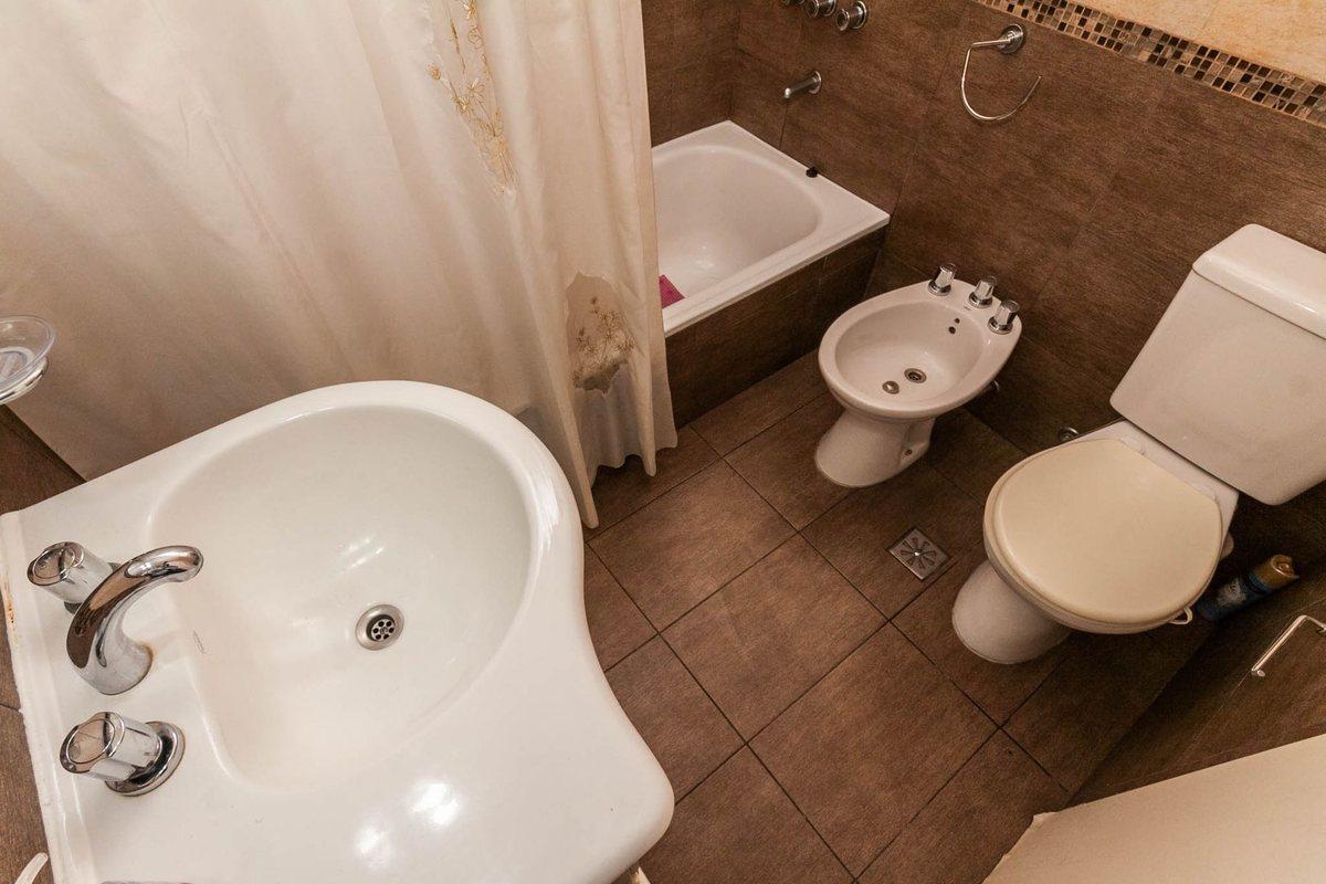 Foto de VENTA CASA 3 AMB QUINCHO FONDO BANFIELD OESTE, imagen 5