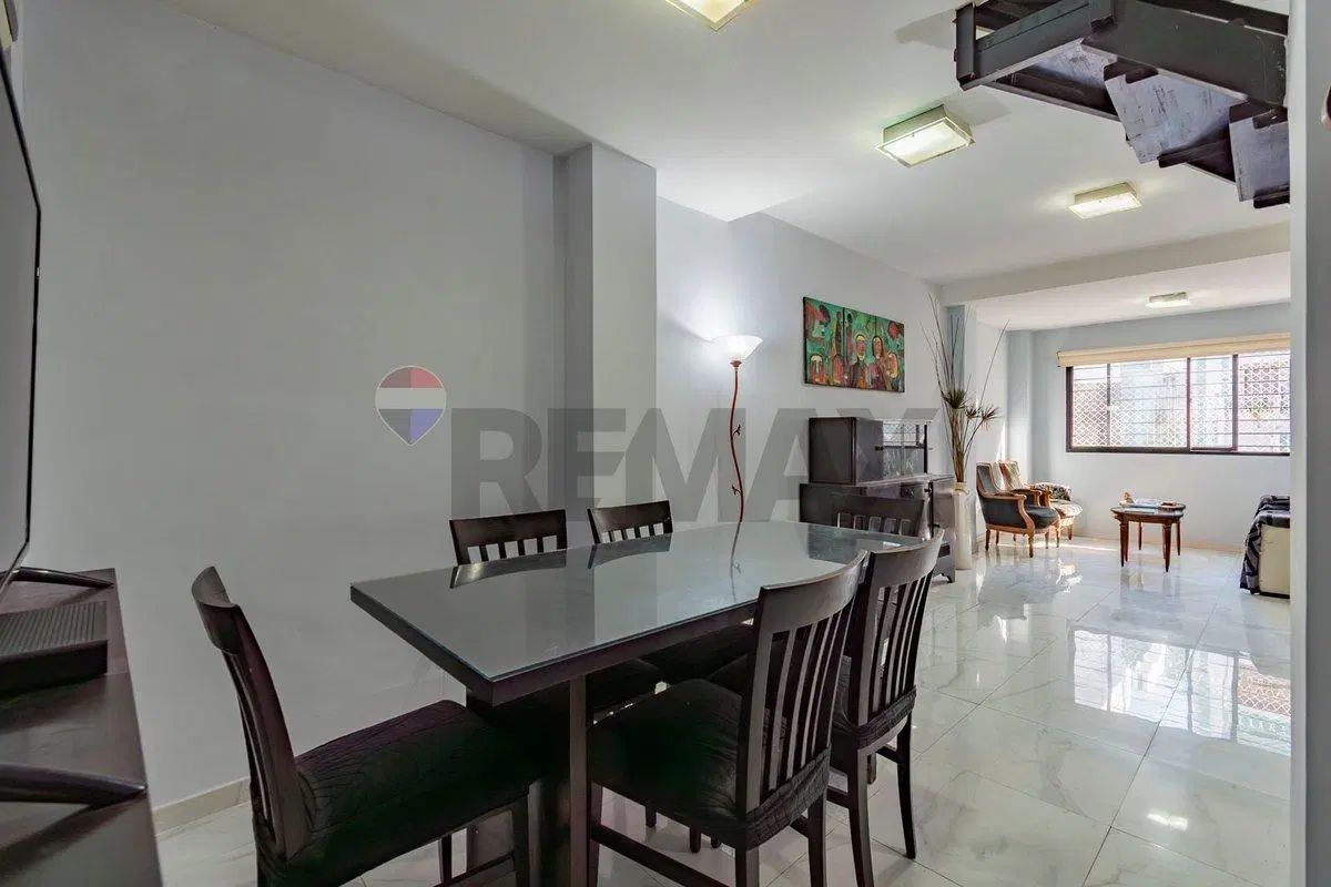 VENTA CASA 4 AMB C/COCHERA EN PARQUE CHACABUCO 2