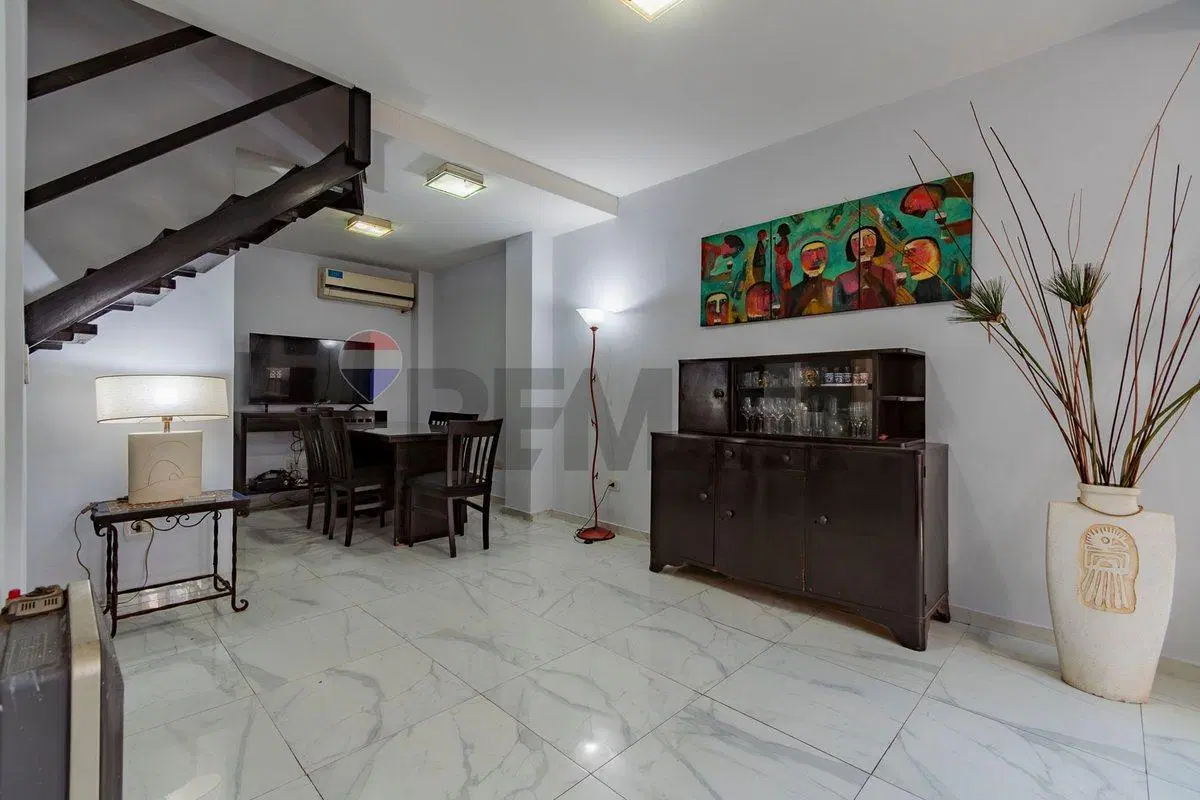 VENTA CASA 4 AMB C/COCHERA EN PARQUE CHACABUCO 4