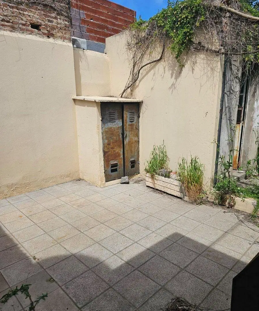 VENTA CASA 4 AMB -PATIO -JARDIN-GARAGE-LAVALLOL 5