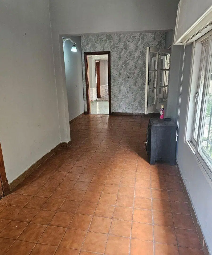 VENTA CASA 4 AMB -PATIO -JARDIN-GARAGE-LAVALLOL 4