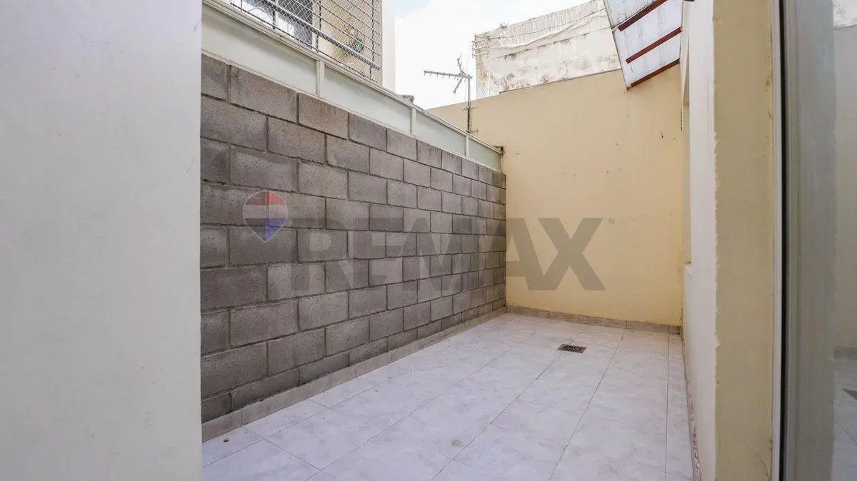 VENTA DEPTO 2 AMB PATIO Y COCHERA FIJA VILLA LURO 4