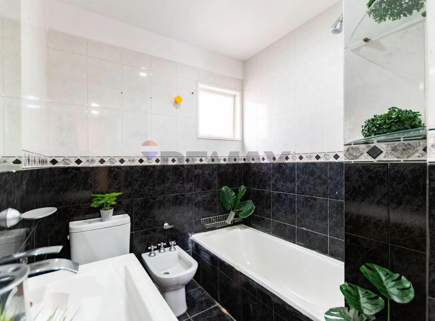 VENTA 3 AMB c/BALCÓN y COCHERA en P. CHACABUCO.! 5
