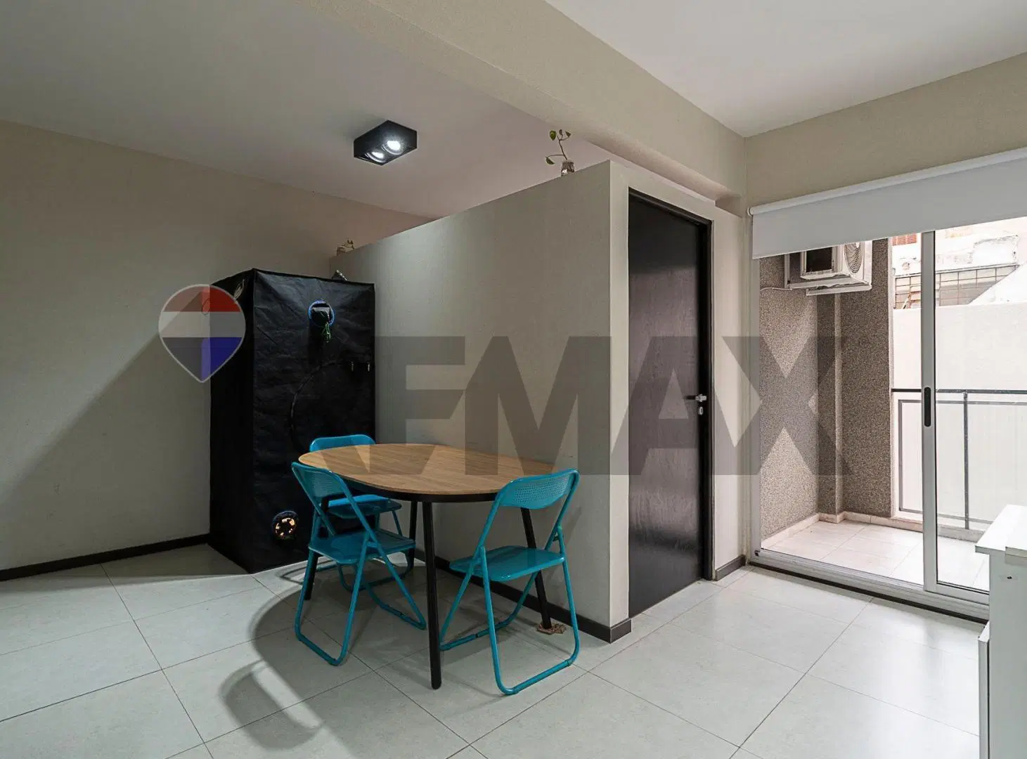 VENTA MONOAMBIENTE DIVIDIDO A 2 CON COCHERA FLORES 2