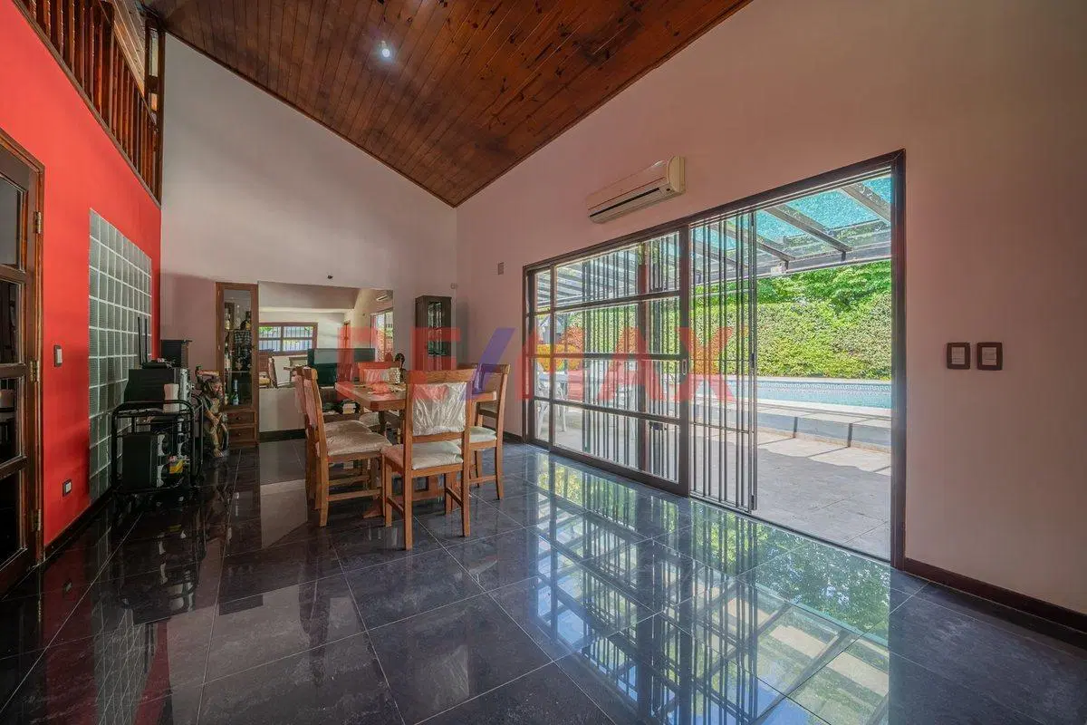 VENTA CASA 2 LOTES C/ PILETA - PARQUE LELOIR 2