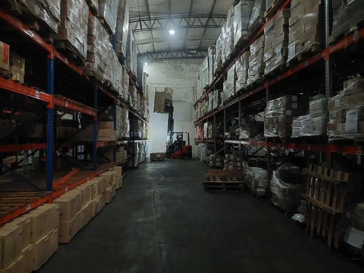 VENTA NAVE INDUSTRIAL CON DEPOSITO Y VIVIENDA 8