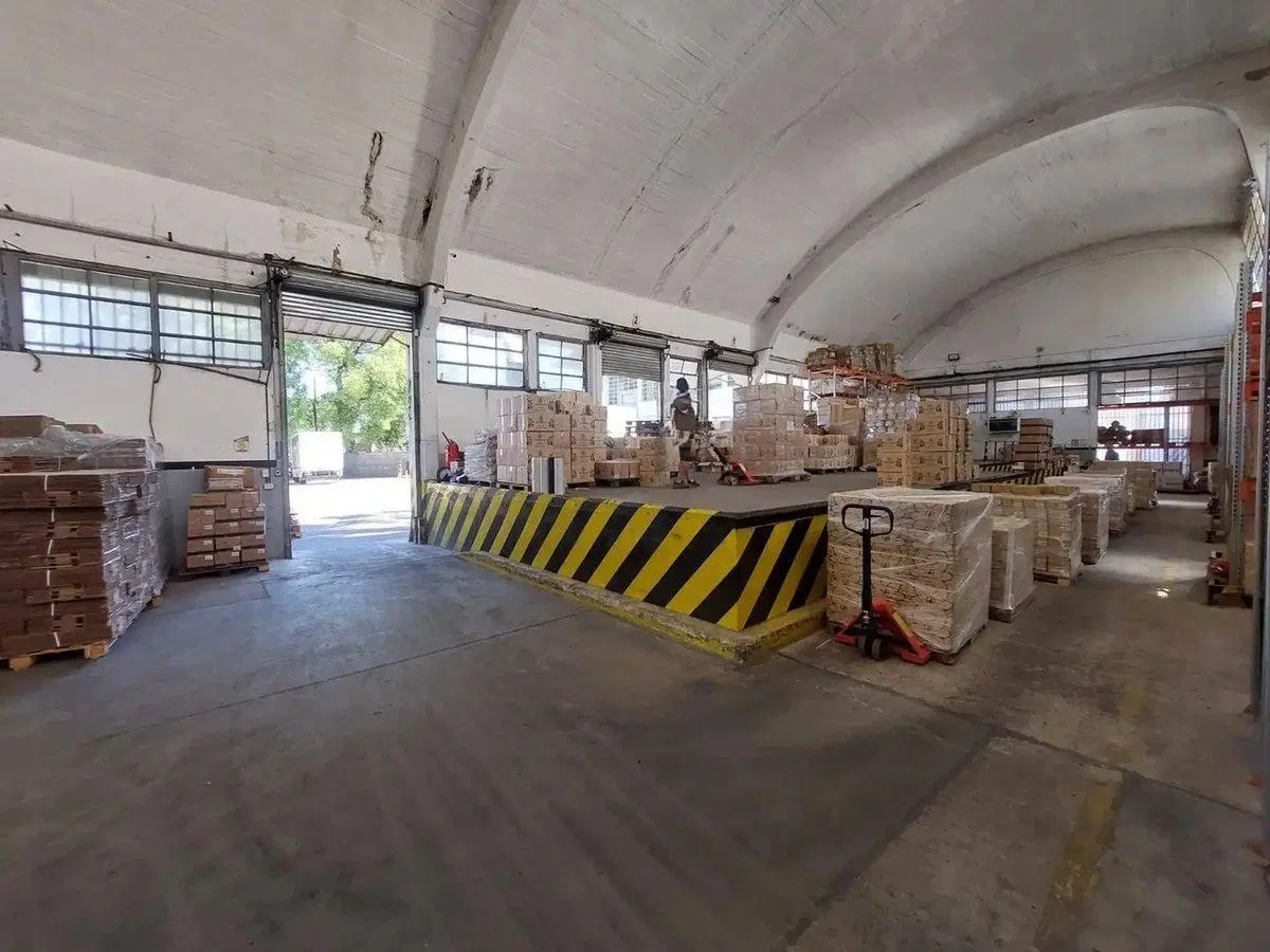 VENTA NAVE INDUSTRIAL CON LOGISTICA 8