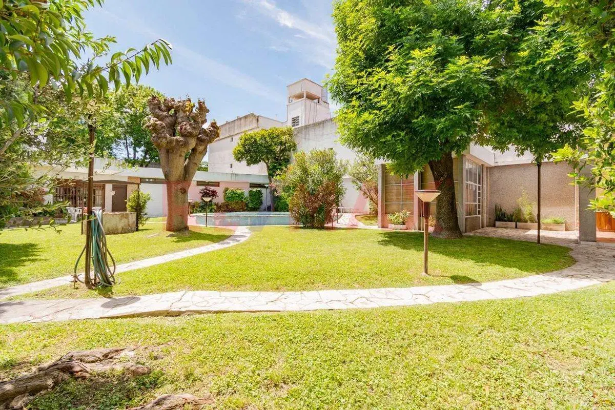 VENTA CASA  6 AMB PILETA JARDIN CANCHA DE PALETA 2