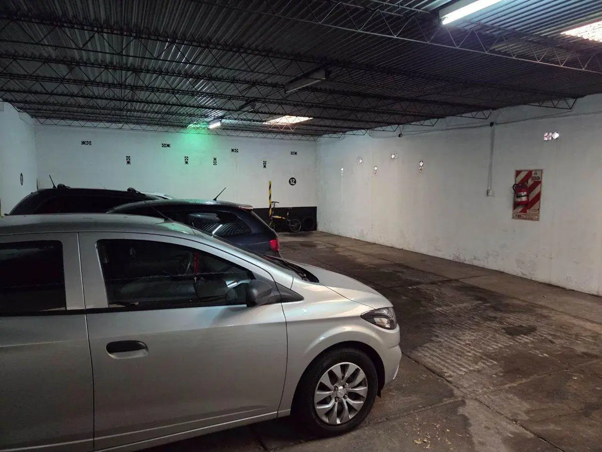 lote de 229 mts cuadrados con 8 cocheras y un dep. 2