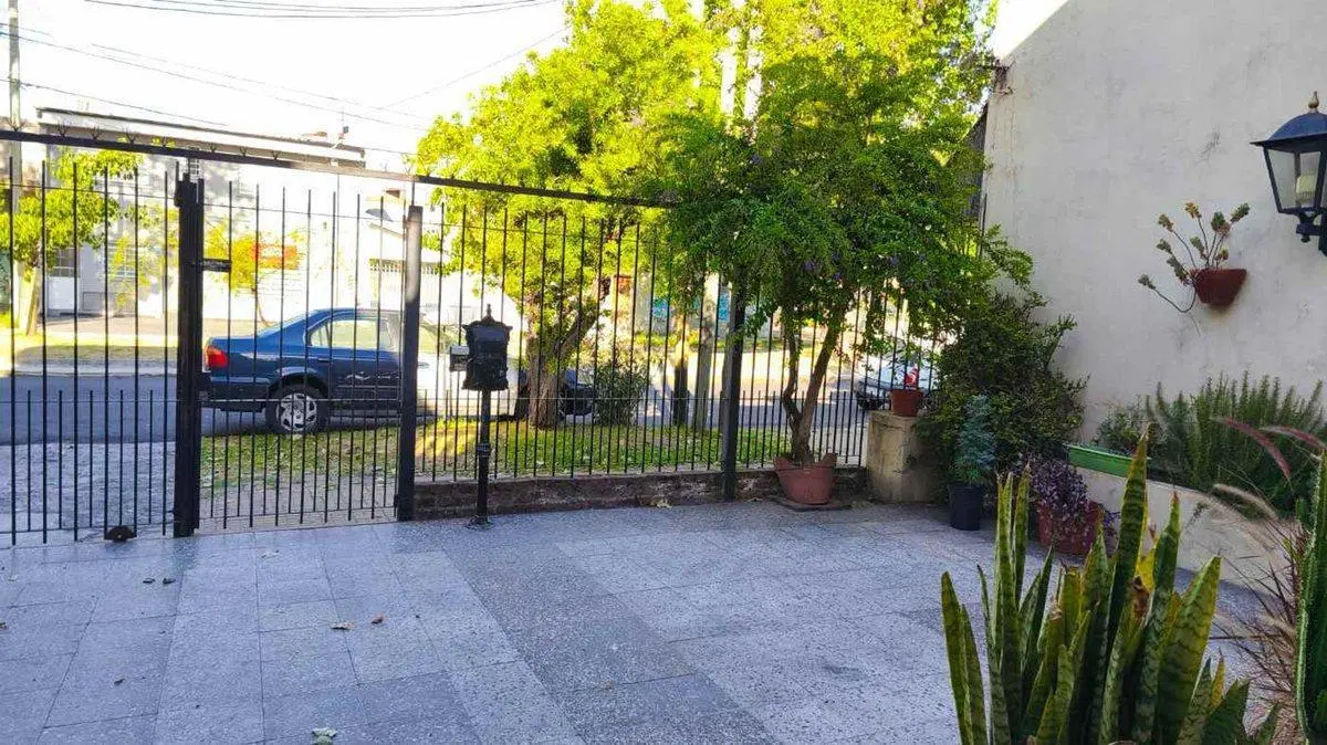 Casa 3 ambientes venta Lanus 2