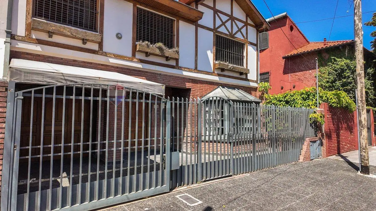 VENTA CASA CON JARDIN PILETA COCHERAS. SAN ISIDRO 5
