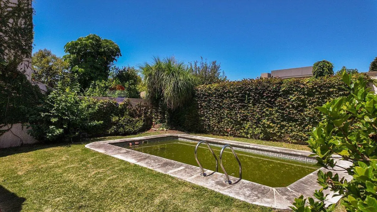 VENTA CASA CON JARDIN PILETA COCHERAS. SAN ISIDRO 3