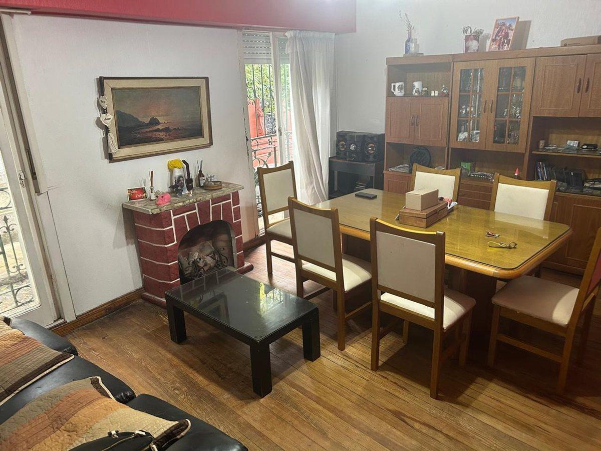 Foto de CASA 5 AMB, COCHERA , PATIO, TERRAZA, QUINC-PARRIL, imagen 2