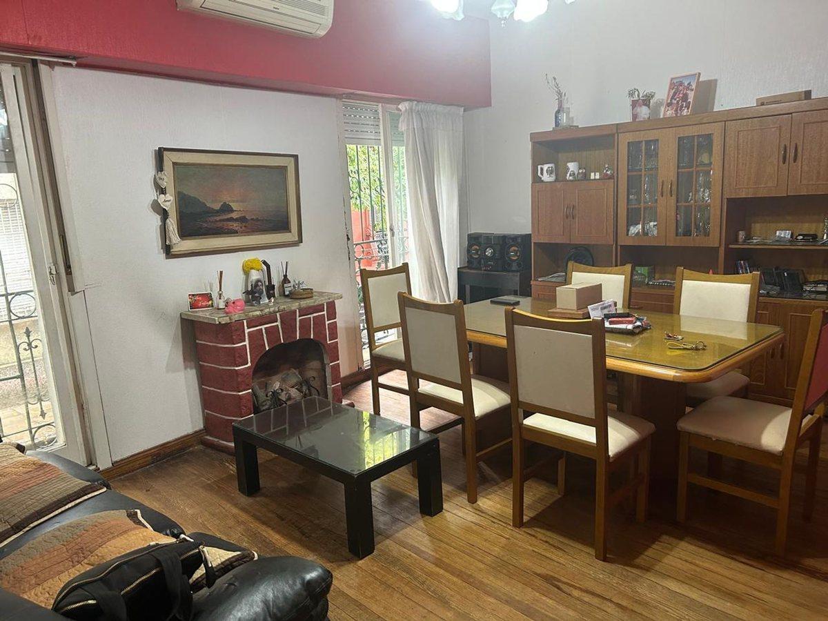Foto de CASA 5 AMB, COCHERA , PATIO, TERRAZA, QUINC-PARRIL, imagen 4