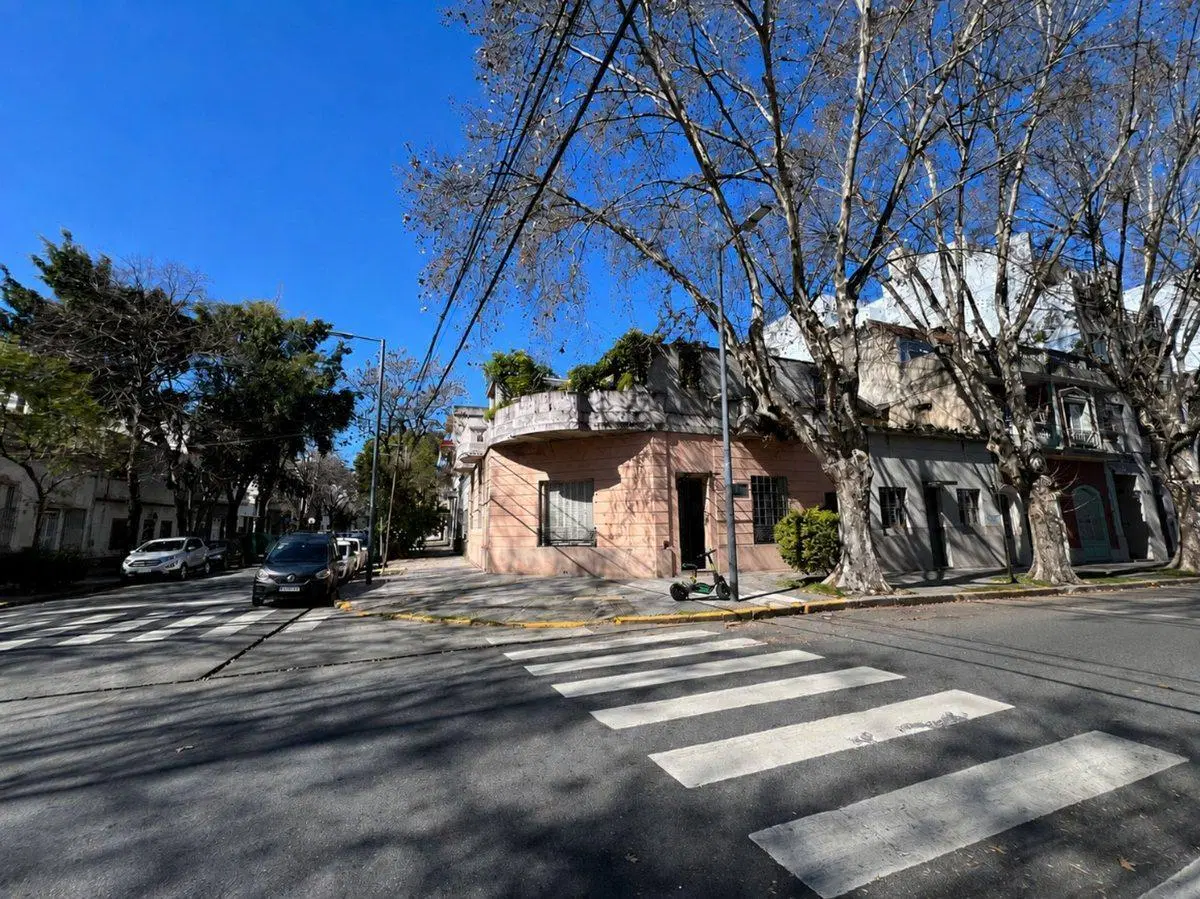 VENTA CASA LOTE PROPIO EN ESQUINA CHACARITA 4