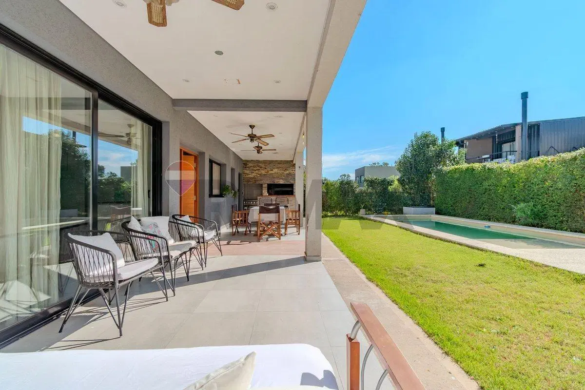 Venta casa con jardin y pileta en la Josefina 3