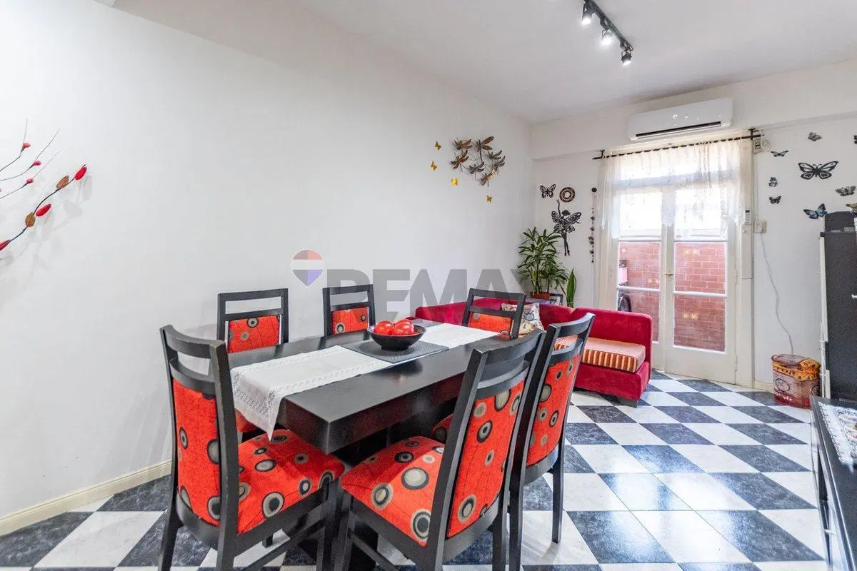 Venta departamento 3 ambientes reciclado en Flores 2