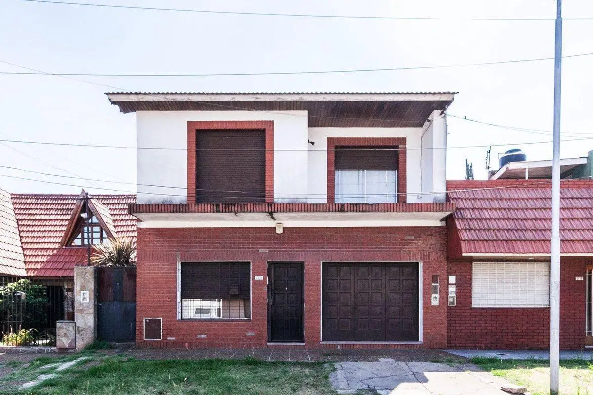 VENTA Casa patio y cochera NUEVO VALOR 4