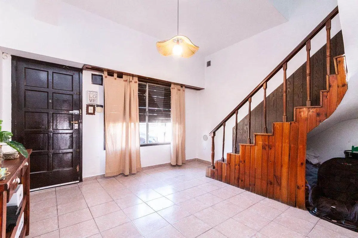 VENTA Casa patio y cochera NUEVO VALOR 2