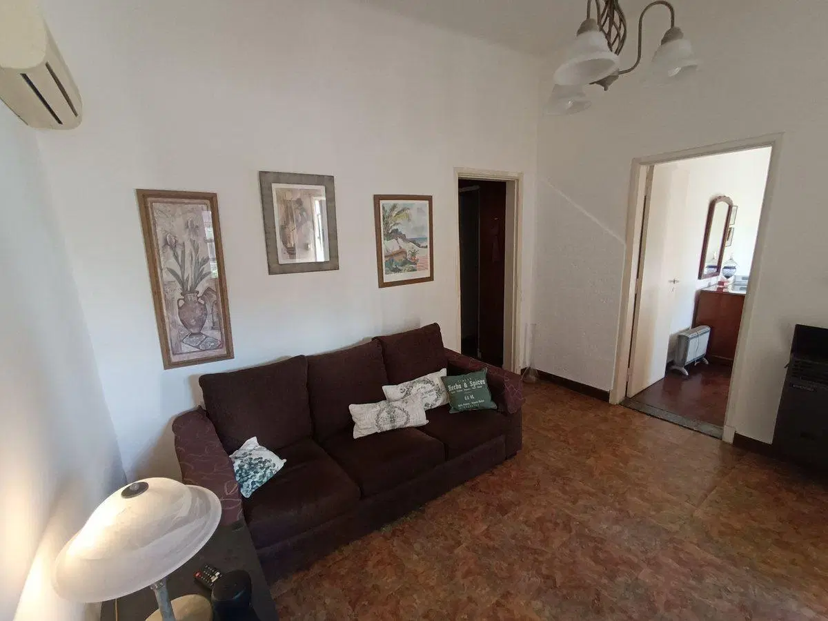 Venta Casa 4 ambientes c/ cochera y parque Quilmes 2