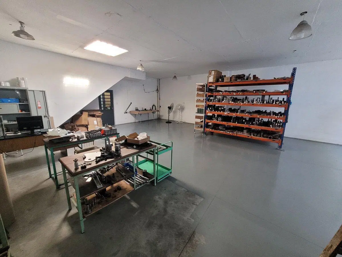 VENTA DEPOSITO OFICINAS Y DEPTO CON TERRAZA V LURO 5