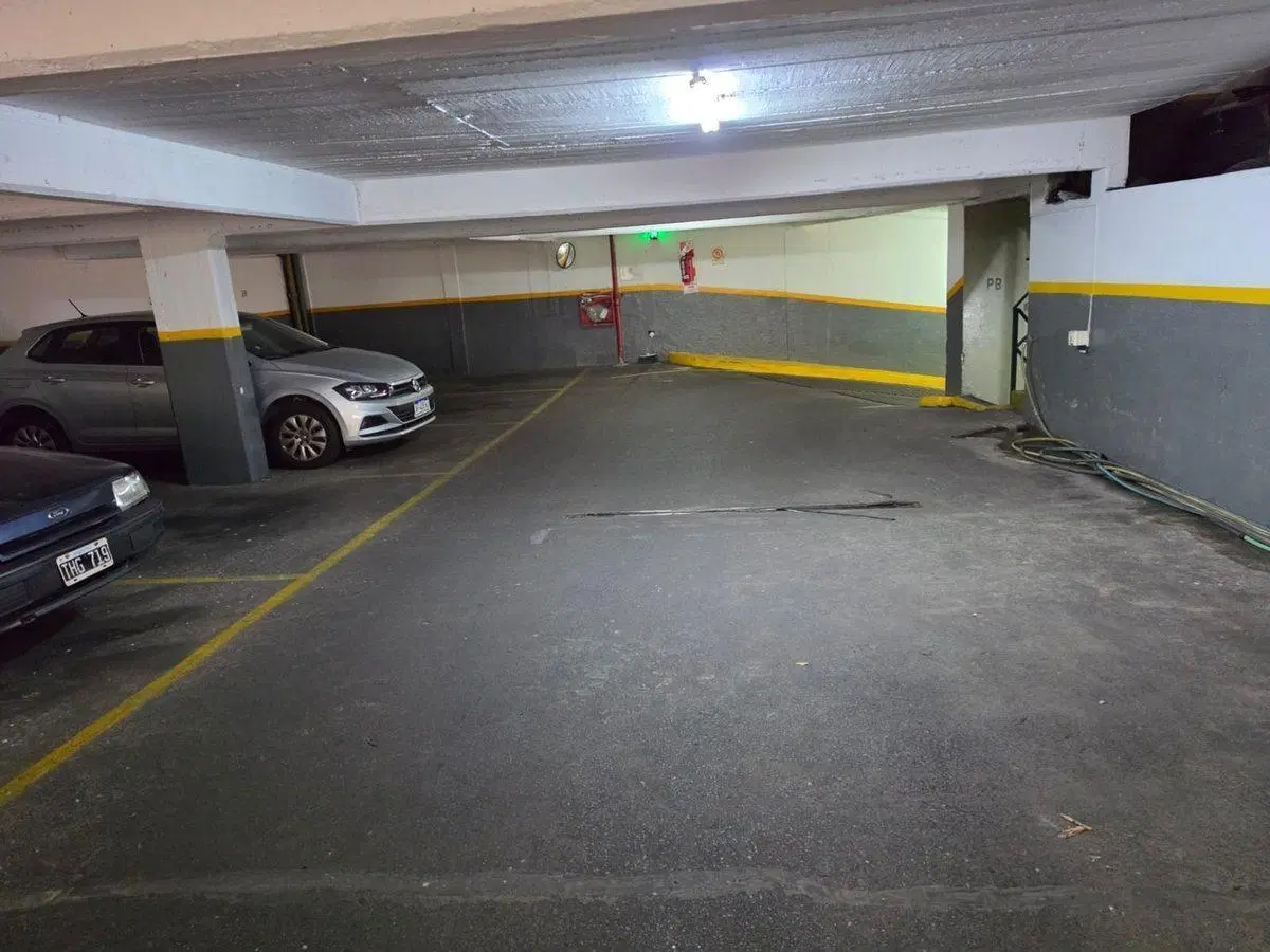 VENTA COCHERA FIJA CUBIERTA 16 M2 RECOLETA 8