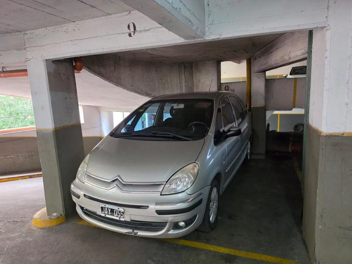 VENTA COCHERA FIJA CUBIERTA 16 M2 RECOLETA 2