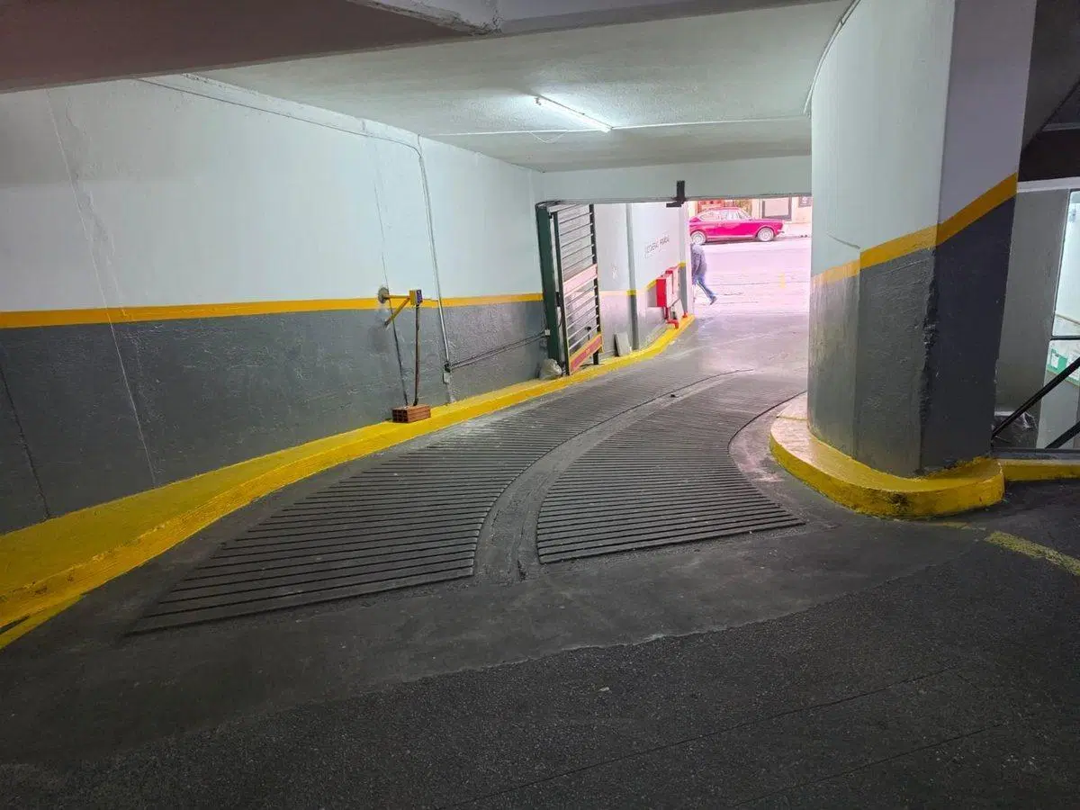 VENTA COCHERA FIJA CUBIERTA 16 M2 RECOLETA 4
