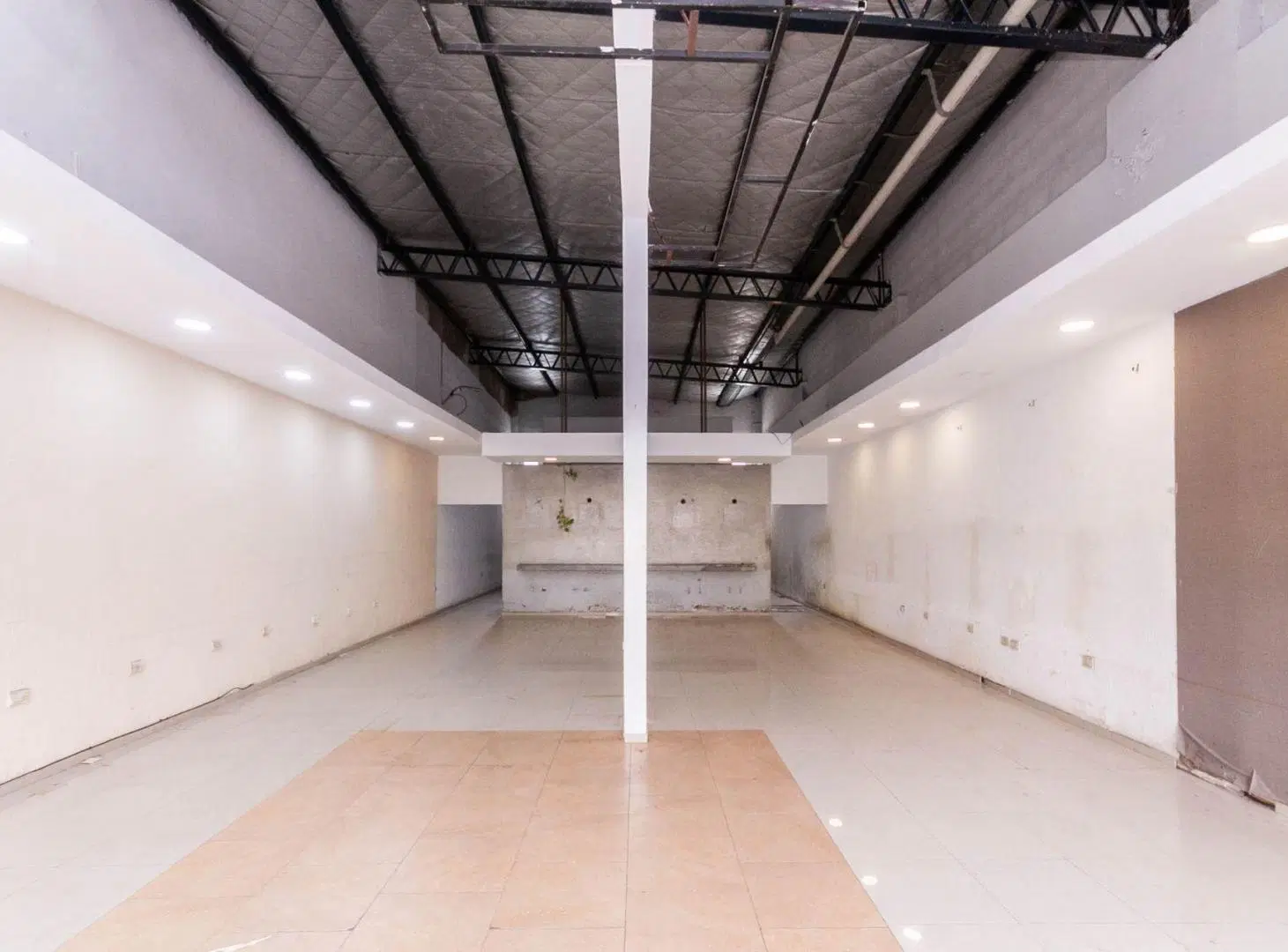 ALQUILER LOCAL COMERCIAL FONDO LIBRE 300M2 TOTAL 2