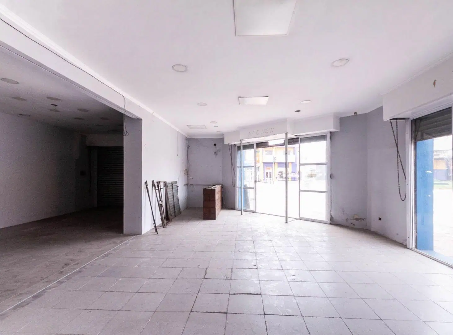ALQUILER IMPORTANTE ESQUINA LANUS OESTE 200M2 5