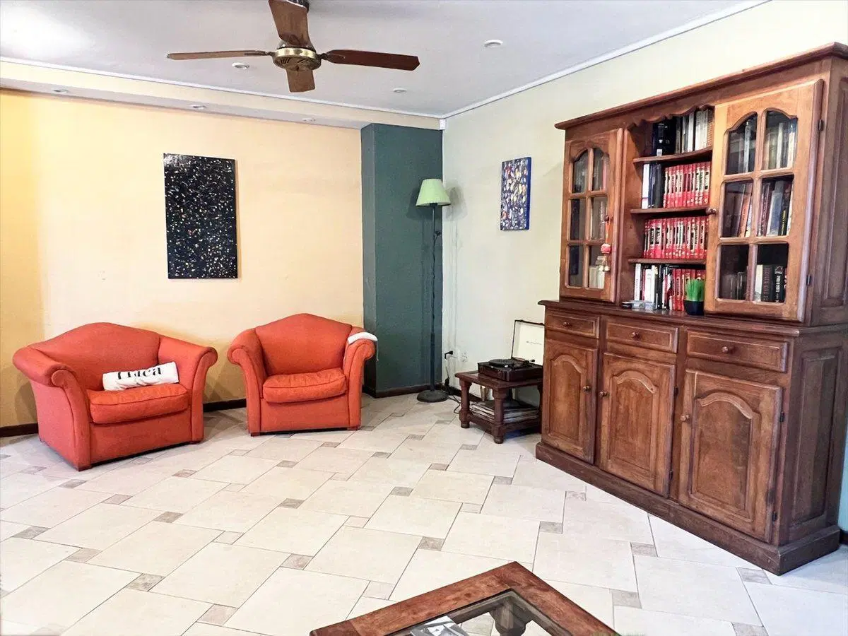 VENTA CASA 5 amb con pileta y cochera HURLINGHAM 2