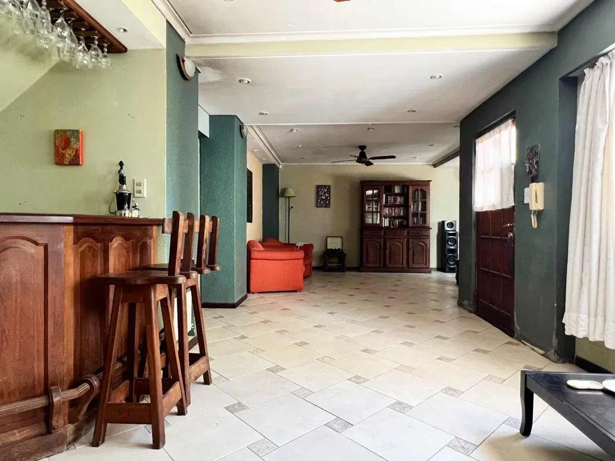 VENTA CASA 5 amb con pileta y cochera HURLINGHAM 5