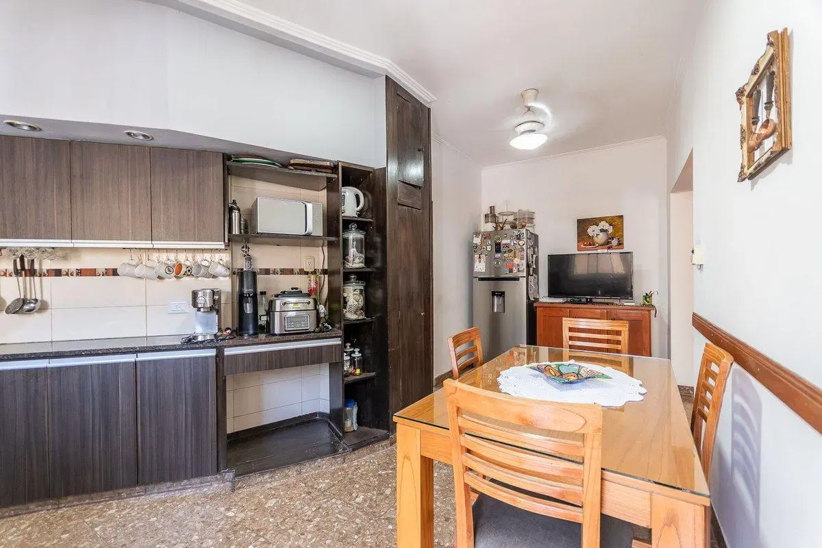 Casa en venta con cochera en Villa lugano 5