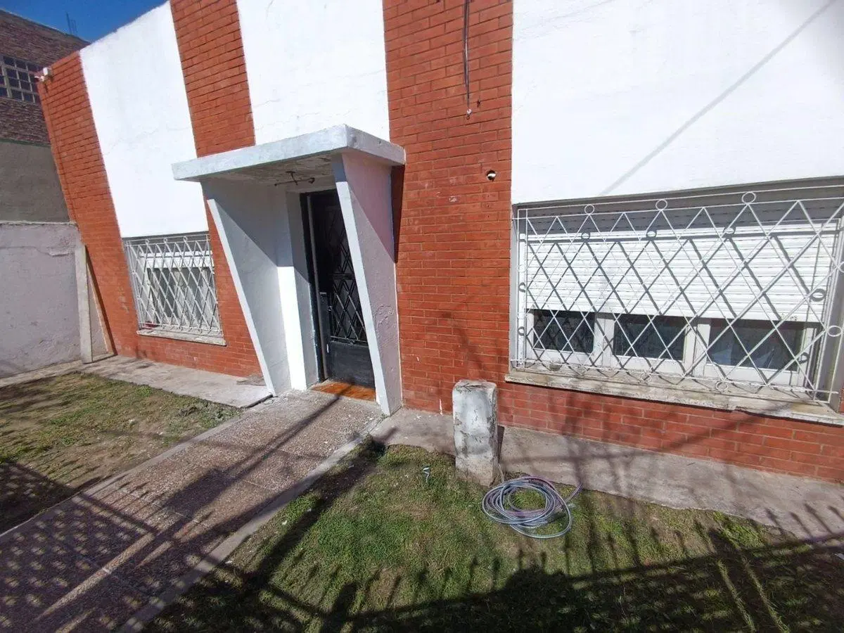 Venta Casa 3 ambientes con cochera en Gerli 2