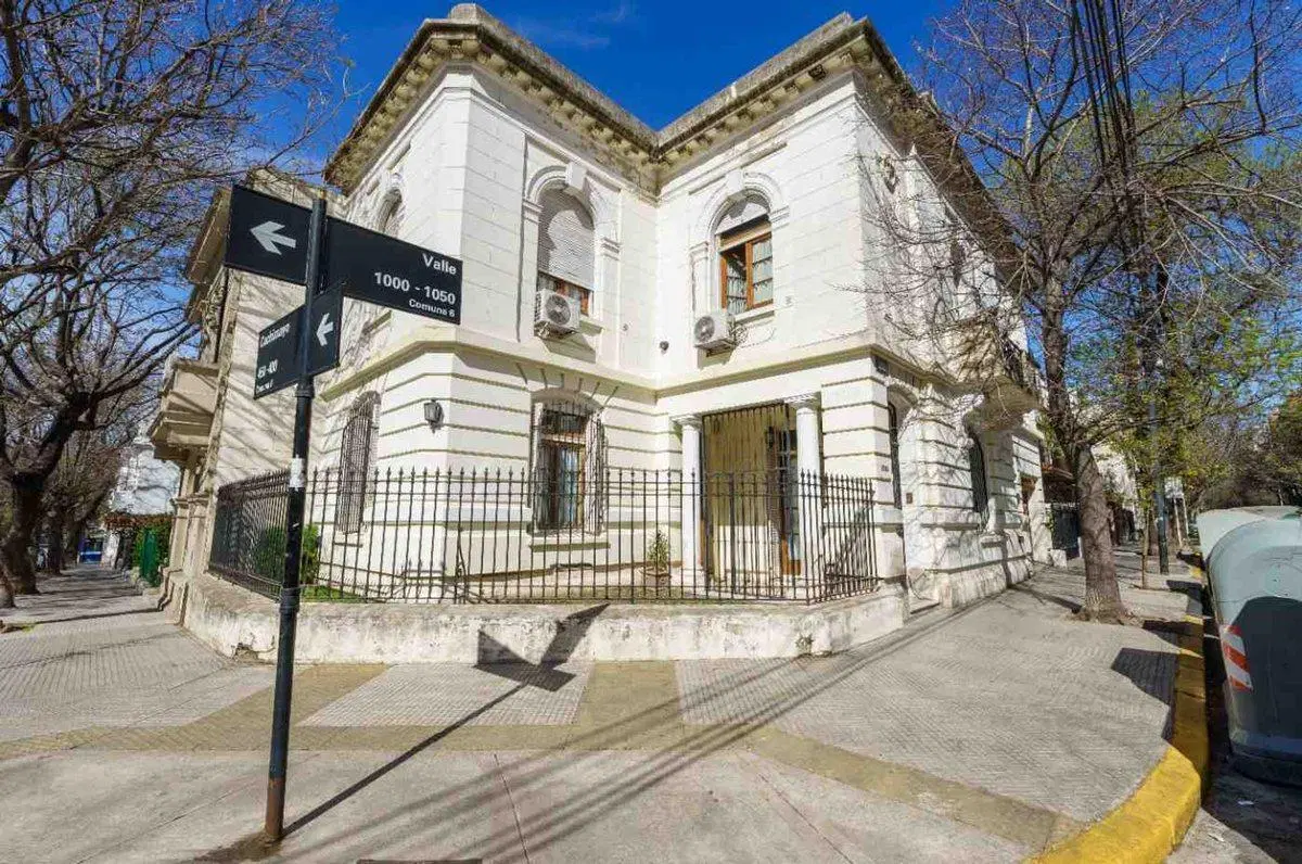 Casa 9 ambientes con Cochera 3