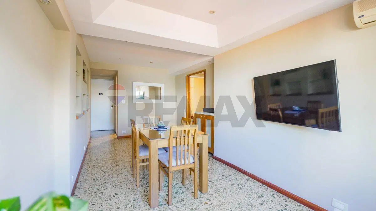 Dpto 3 amb en Venta impecable y luminoso en Flores 4