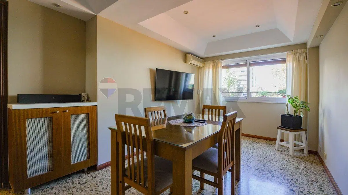 Dpto 3 amb en Venta impecable y luminoso en Flores 2