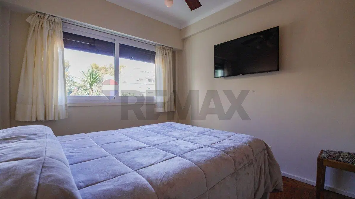 Dpto 3 amb en Venta impecable y luminoso en Flores 3