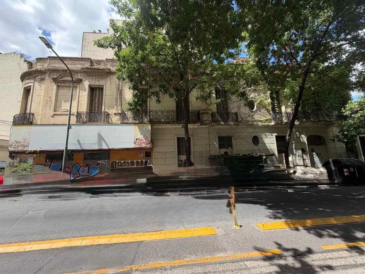 VENTA LOTE EN ESQUINA ALMAGRO SUP VENDIBLE 2600 M2 4