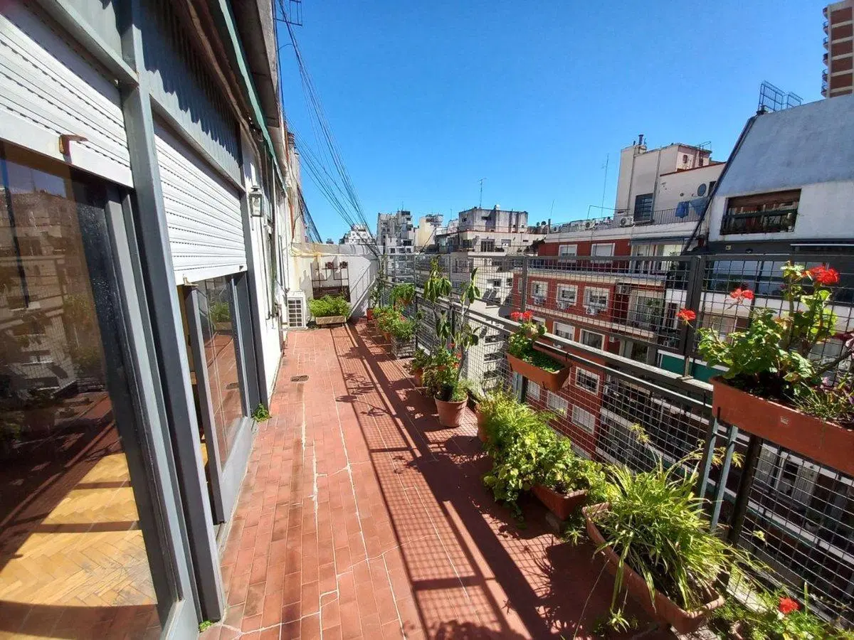Venta dpto 4 amb Balcón aterrazado. French 2300 2