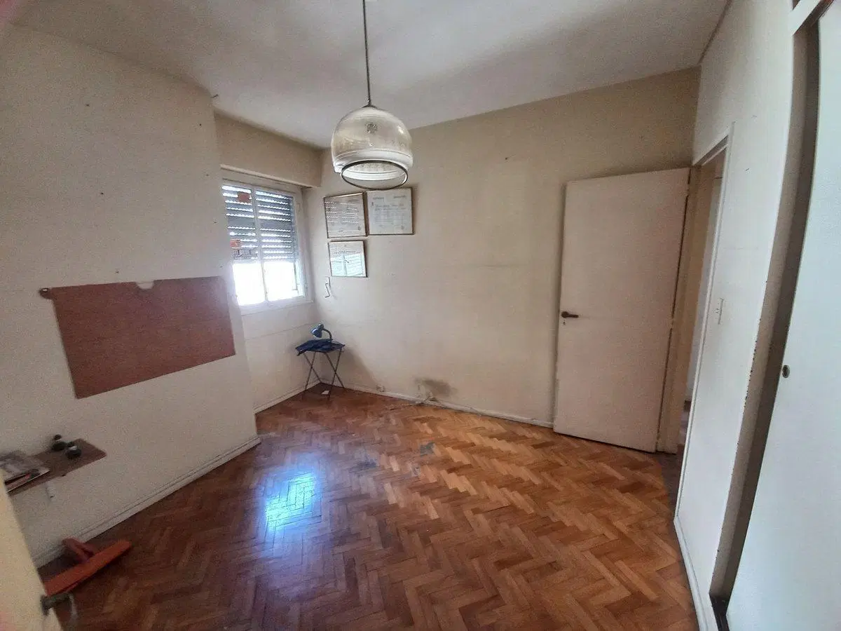 Venta dpto 4 amb Balcón aterrazado. French 2300 4