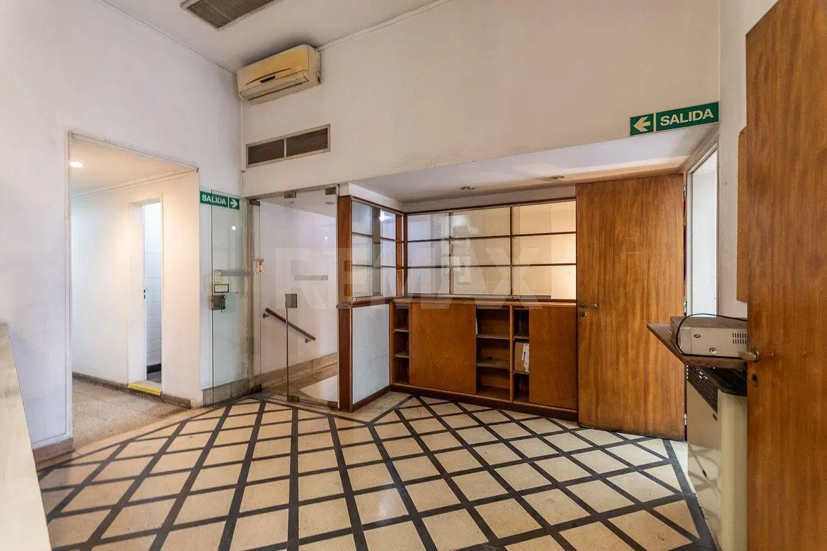 PH de 500 m2 para reciclar con balcón - Flores 2