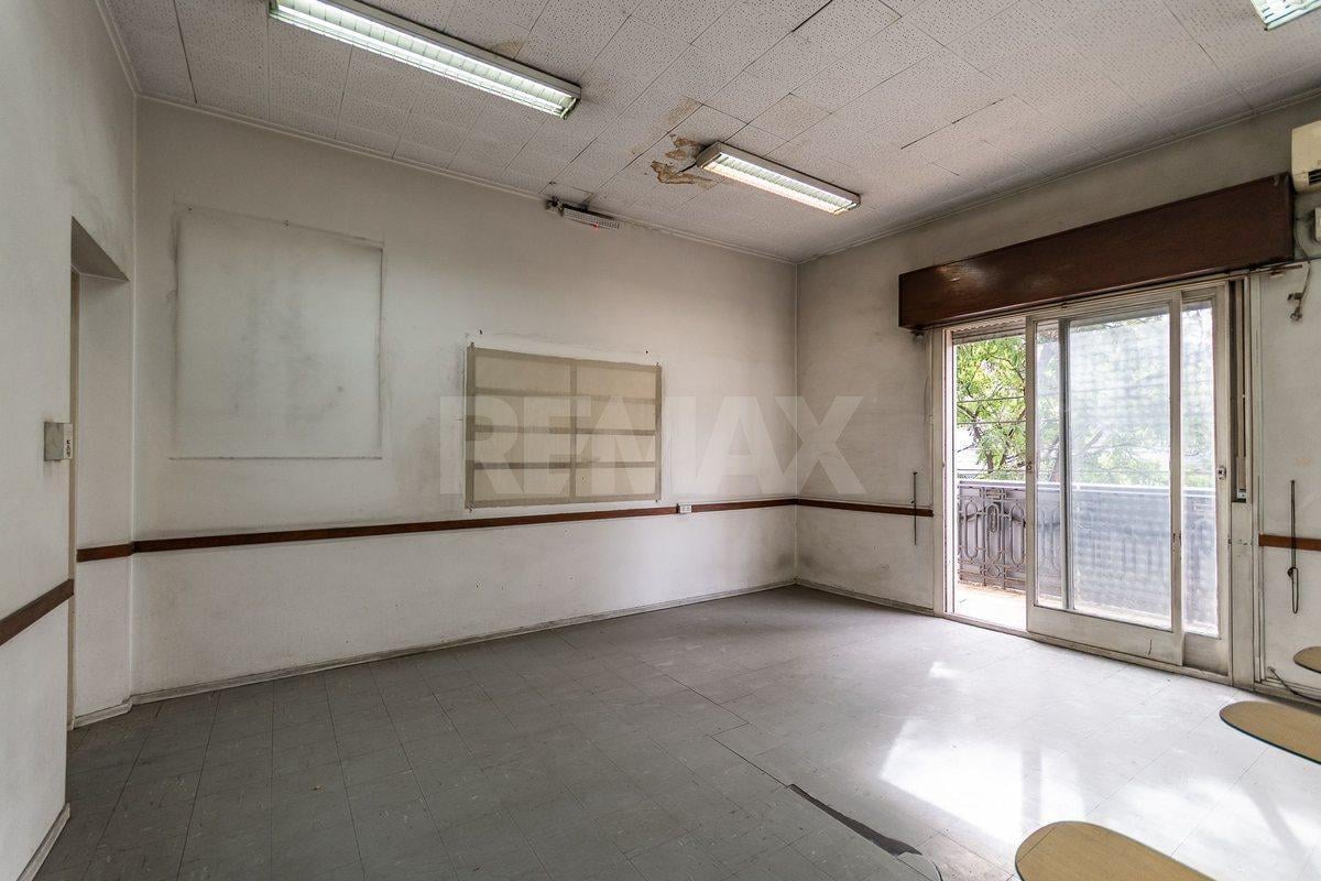 PH de 500 m2 para reciclar con balcón - Flores