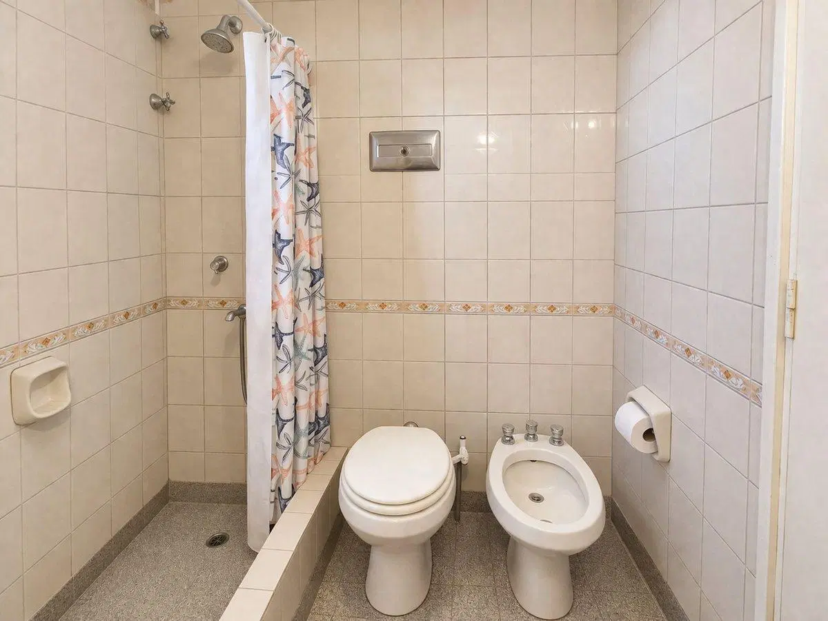VENDEMOS CASA 3 AMB. EN PB C/PATIO - V. LUZURIAGA 5