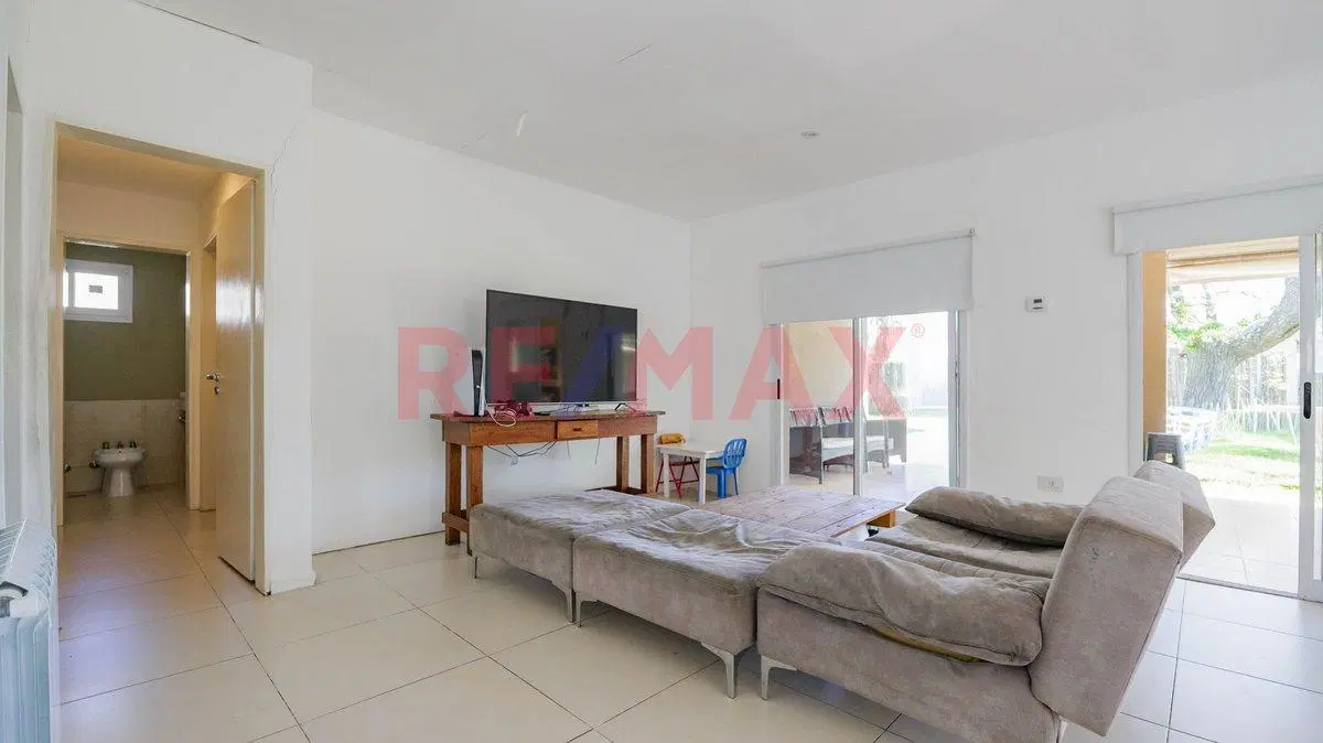 Casa Venta  4 amb  Santa Guadalupe Pilar del Este 5