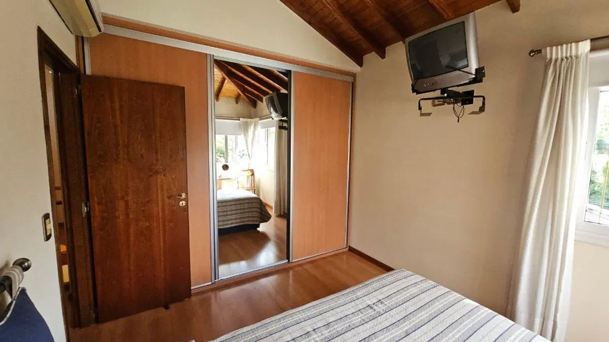 CHALET 6 AMB. BARRIO CERRADO CAMPOS DE ALVAREZ 5
