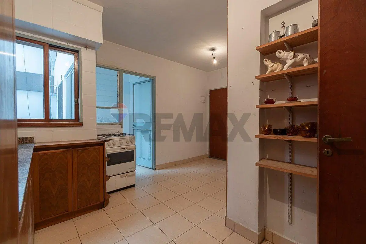 Venta departamento con balcón 4 amb. en Olivos 5