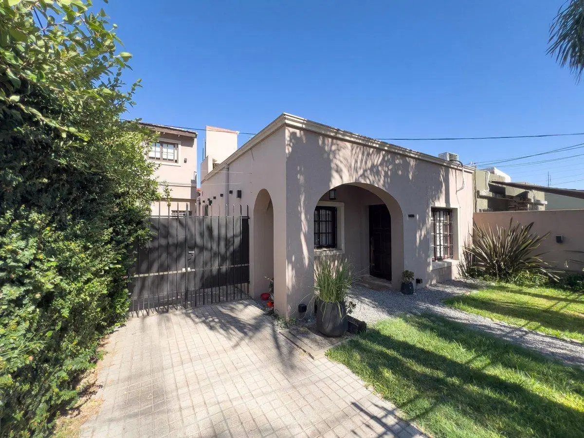 VENTA Casa 7 ambientes en Palomar 2