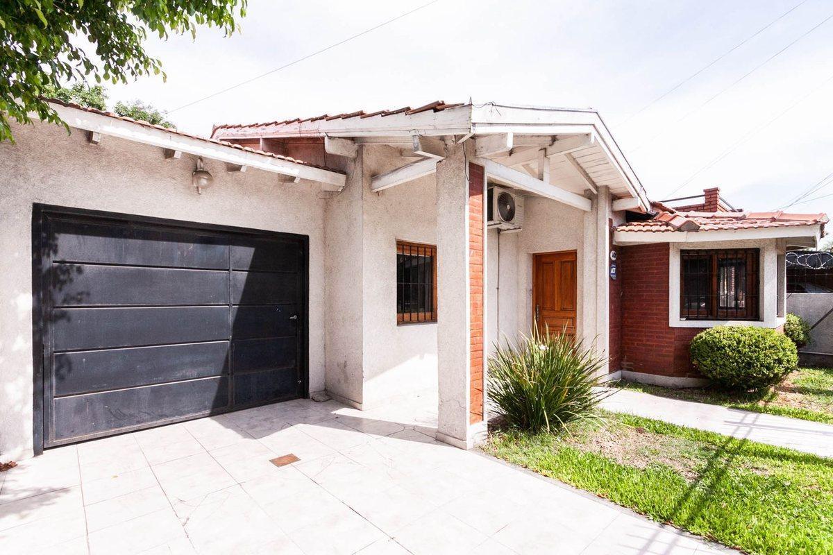 Venta Casa 3 ambiente con Cochera en Temperley